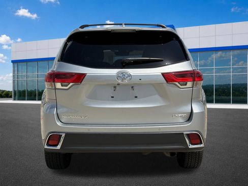 Used 2018 Toyota Highlander Limited Platinum FWD image 6