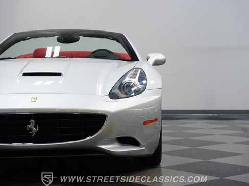 Used 2010 Ferrari California RWD image 20