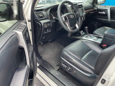 Used 2022 Toyota 4Runner Limited AWD/4WD image 4