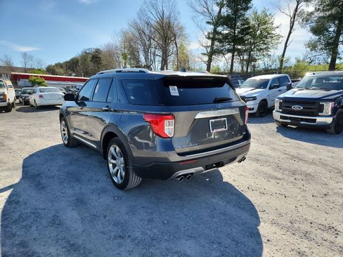 Used 2020 Ford Explorer Platinum w/ Premium Technology Package image 3