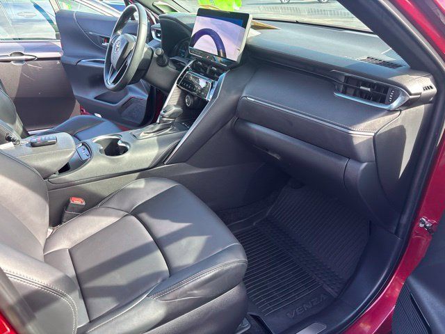 Used 2024 Toyota Venza XLE AWD/4WD image 27