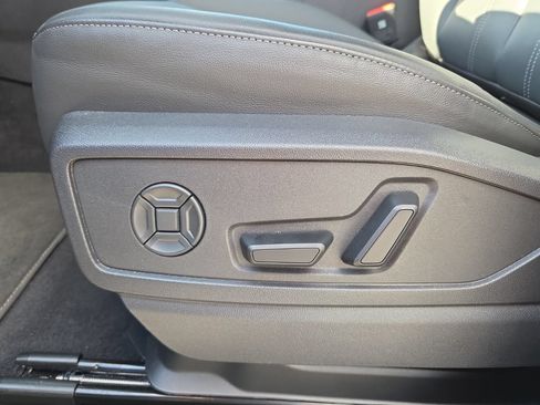 Certified 2025 Audi Q5 Premium w/ Convenience Package AWD/4WD image 11