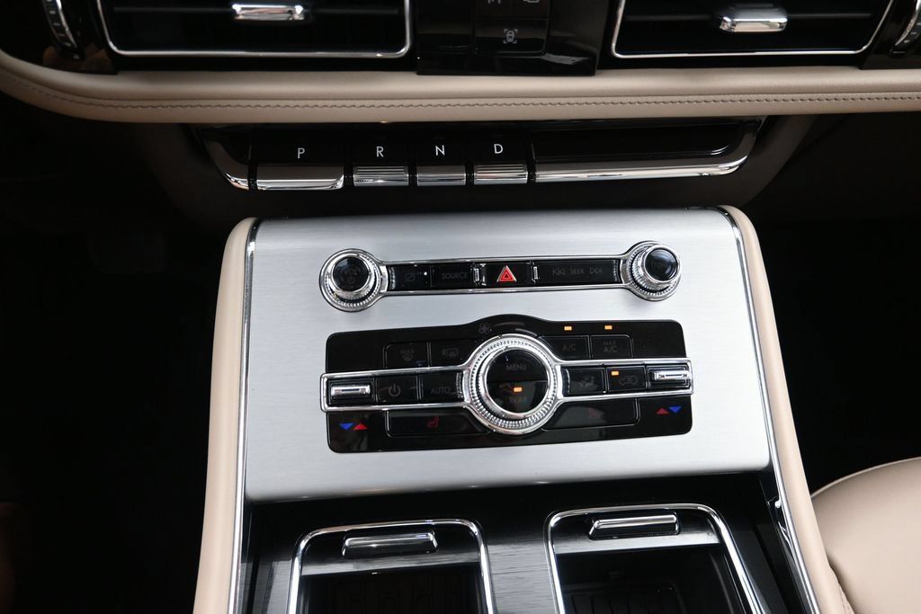 Used 2024 Lincoln Aviator 2WD w/ Premium Package image 17