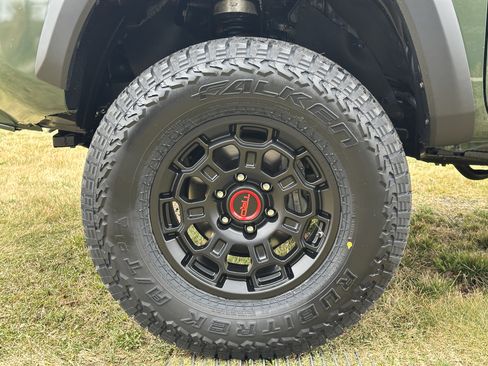 Used 2021 Toyota Tacoma TRD Off-Road image 15