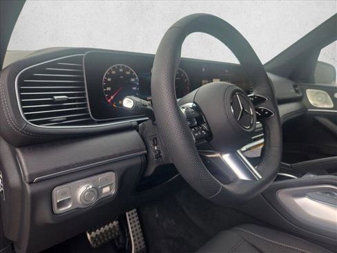 New 2026 Mercedes-Benz GLS 580 4MATIC image 3