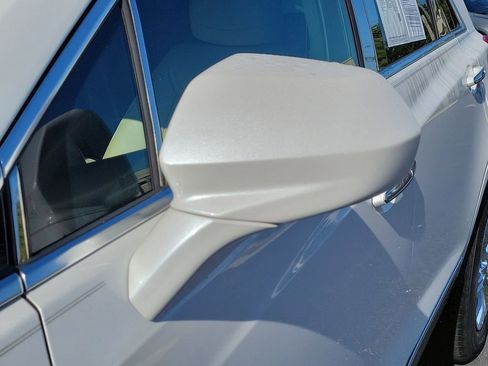 Used 2018 Cadillac XT5 Luxury w/ Driver Awareness Package image 11