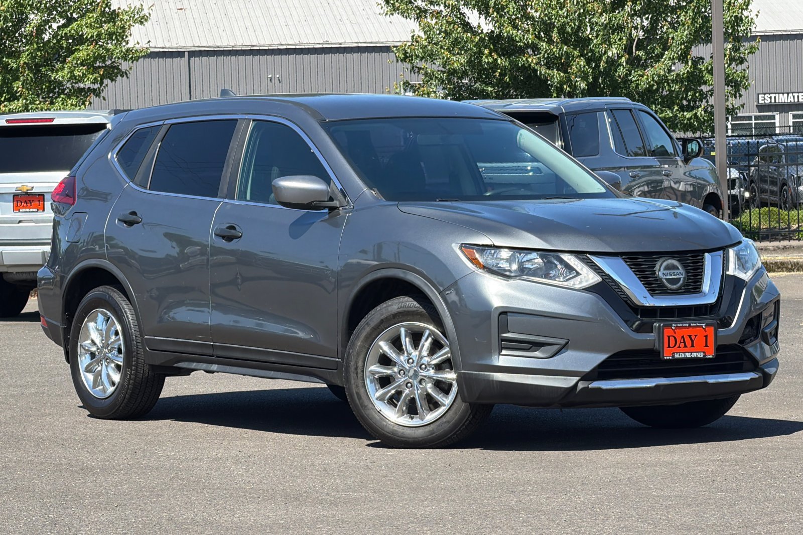 Used 2018 Nissan Rogue S FWD image 2