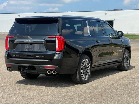 Used 2023 GMC Yukon XL Denali Ultimate w/ LPO, Floor Liner Package AWD/4WD image 45