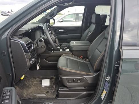 Used 2025 GMC Yukon AT4 w/ AT4 Premium Plus Package AWD/4WD image 6