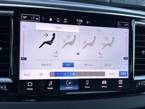 Used 2024 Chrysler Pacifica Touring-L image 34