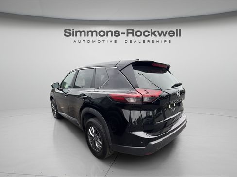 Used 2026 Nissan Rogue SV AWD/4WD image 2
