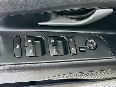 Certified 2025 Hyundai Elantra SE FWD image 22