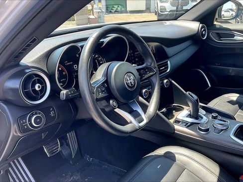 Used 2022 Alfa Romeo Giulia Ti w/ Active Assist Plus Package RWD image 9