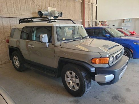 Used 2008 Toyota FJ Cruiser 2WD image 2