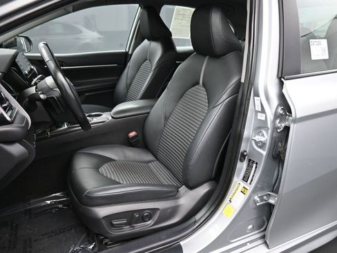 Used 2022 Toyota Camry SE FWD image 15