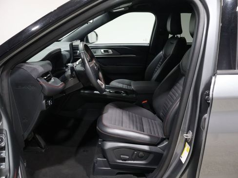 Used 2025 Ford Explorer ST-Line w/ ST-Line Street Pack image 9