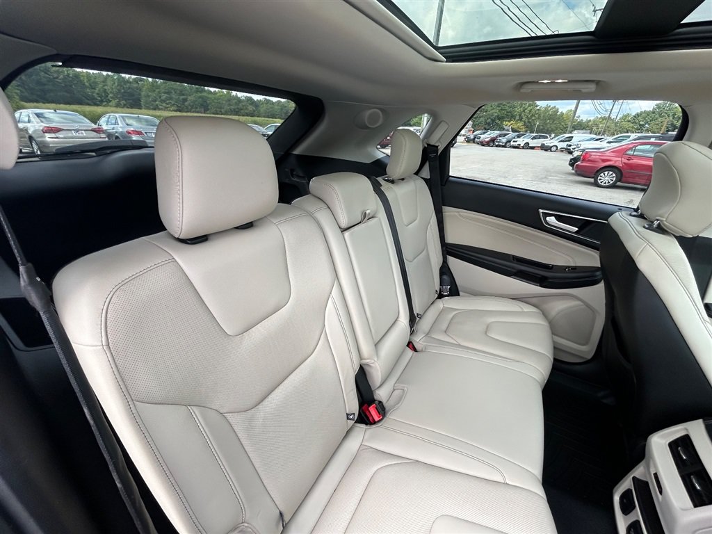Used 2017 Ford Edge Titanium w/ Equipment Group 301A FWD image 28
