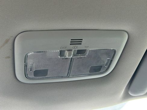 Used 2017 Toyota Corolla SE FWD image 18