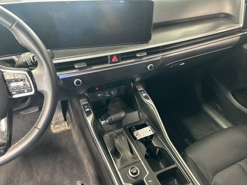 Used 2024 Kia Sorento S FWD image 5