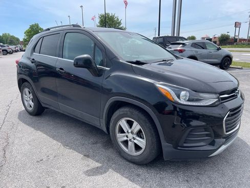 Used 2020 Chevrolet Trax LT FWD image 2