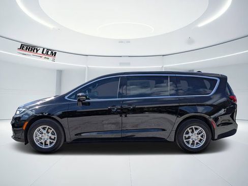 New 2026 Chrysler Pacifica Select FWD image 6