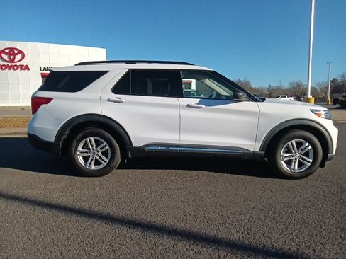 Used 2023 Ford Explorer XLT w/ Equipment Group 202A image 2