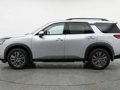 Used 2025 Nissan Pathfinder SV FWD image 5