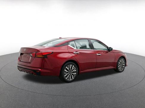 Used 2025 Nissan Altima 2.5 SV FWD image 9