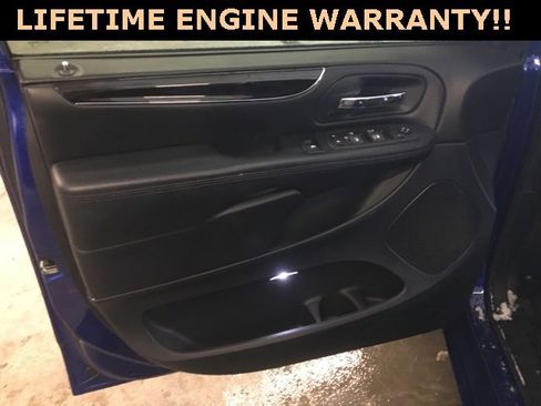 Used 2020 Dodge Grand Caravan SE image 12