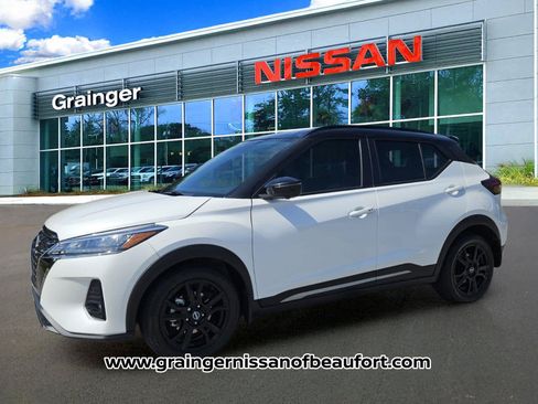 Used 2024 Nissan Kicks SR w/ SR Premium Package FWD image 2