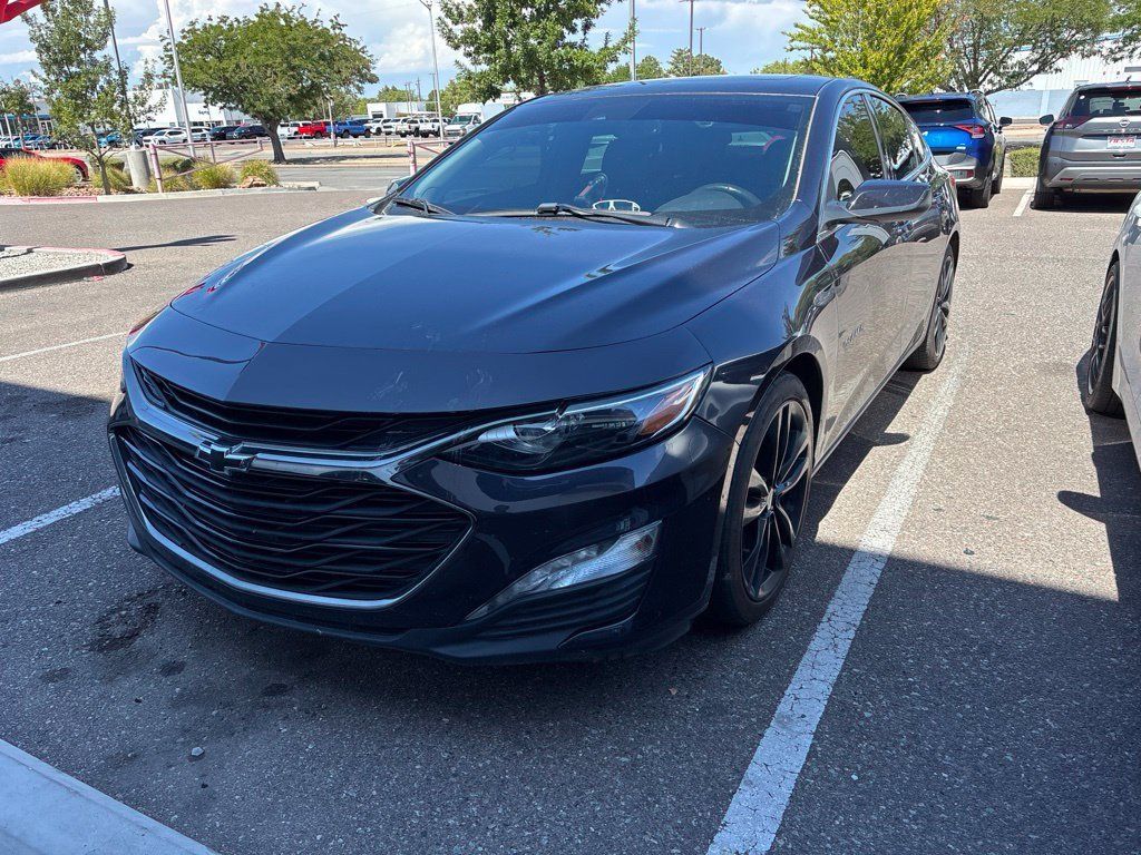 Used 2022 Chevrolet Malibu LT w/ Leather Package FWD image 3
