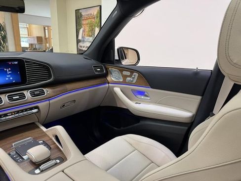 Certified 2025 Mercedes-Benz GLS 450 4MATIC image 11