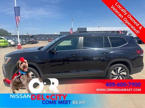 Used 2025 Volkswagen Atlas SE FWD image 2