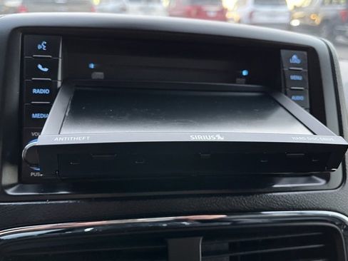 Used 2019 Dodge Grand Caravan GT image 40