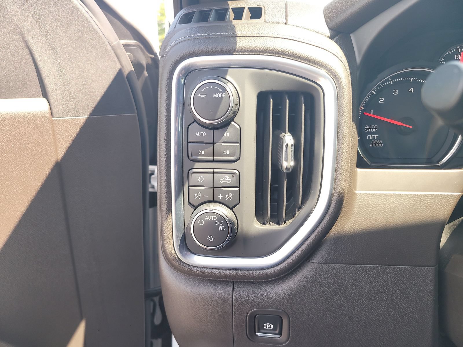 Used 2020 Chevrolet Silverado 1500 RST AWD/4WD image 17