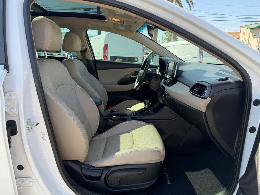 Used 2020 Hyundai Elantra GT w/ Style Package 02 FWD image 21