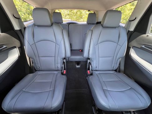 Used 2020 Buick Enclave Essence w/ Sound and Sites Package AWD/4WD image 28