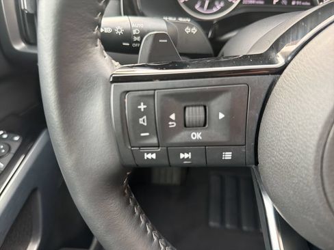 Used 2025 Nissan Pathfinder SL AWD/4WD image 24