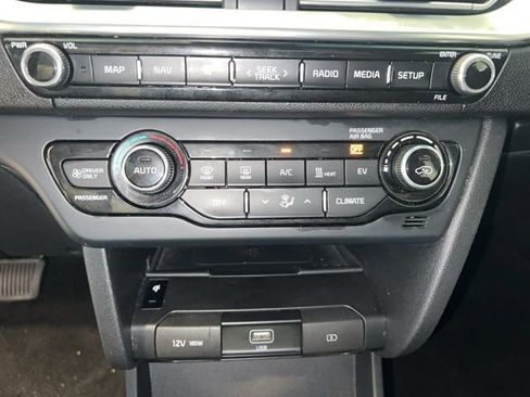 Used 2022 Kia Niro EX image 22