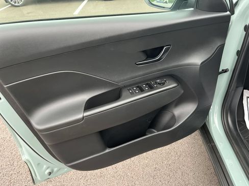 Used 2025 Hyundai Kona SEL FWD image 11