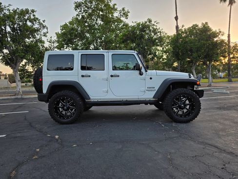 Used 2017 Jeep Wrangler Unlimited Sport w/ Quick Order Package 24S AWD/4WD image 4