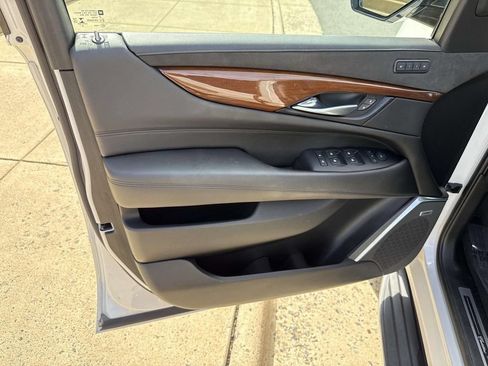 Used 2019 Cadillac Escalade Premium Luxury AWD/4WD image 29
