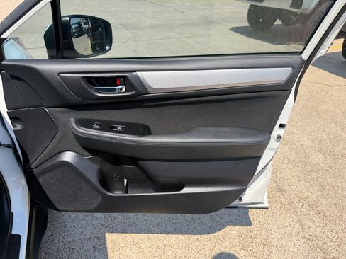 Used 2019 Subaru Outback 2.5i Premium image 17