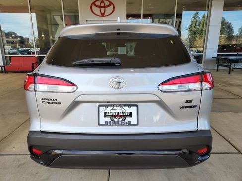 Used 2024 Toyota Corolla Cross SE image 9