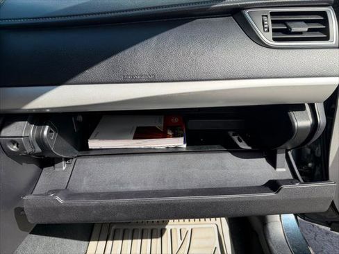 Used 2016 Toyota Camry SE image 12