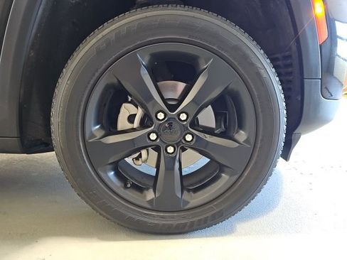 Used 2023 Jeep Grand Cherokee Altitude image 28