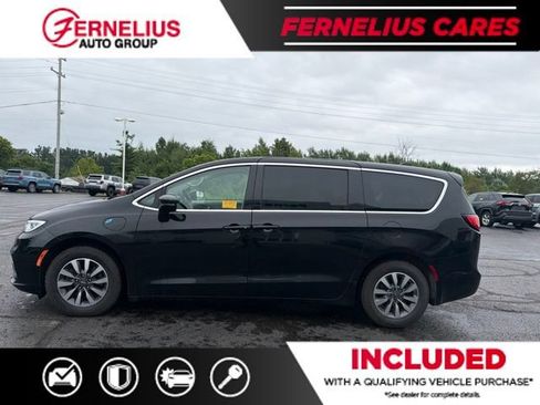 Used 2024 Chrysler Pacifica Limited FWD image 4