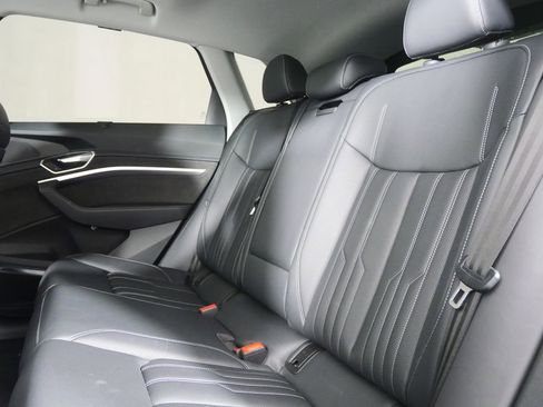 Used 2019 Audi e-tron Prestige w/ Prestige Package image 16