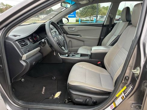 Used 2017 Toyota Camry SE image 10