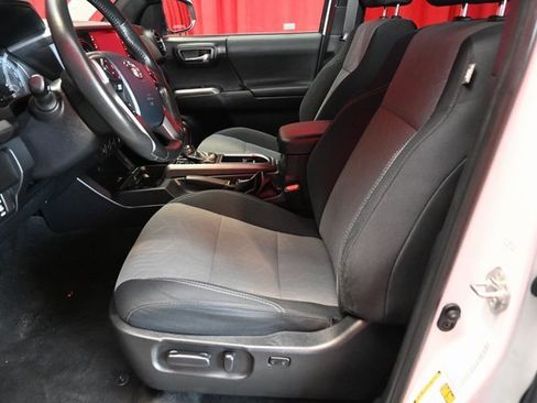 Certified 2020 Toyota Tacoma TRD Off-Road image 2